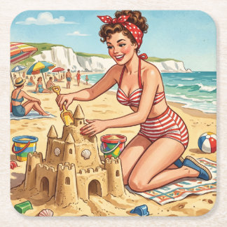 Retro Pin-up Meisje Maakt Zandkasteel Vierkante Kartonnen Onderzetter