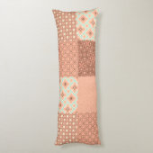 Retro Pink Patchwork Lichaamskussen (Achterkant (Verticaal))