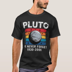 Retro Pluto: gerechtigheid voor Pluto nooit verget T-shirt