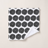 Retro Poppy Floral Art Pattern in Black and White Bad Handdoek (Wasdoekje)