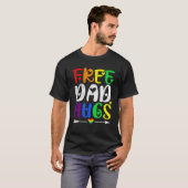 Retro Pride LGBTQ Mannen Vrij Pap Hugs Gay Rights  T-shirt (Voorkant volledig)