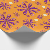 Retro Purple Flowers on Orange Background Cadeaupapier (Hoek)