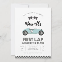 Retro raceauto eerste ronde rond het parcours verj