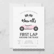 Retro raceauto eerste ronde rond het parcours verj