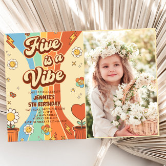 Retro Rainbow Five is een Vibe Groovy 5e verjaarda Kaart