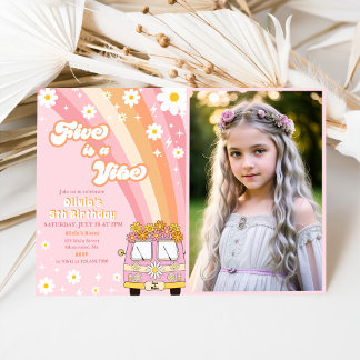 Retro Rainbow Five is een Vibe Groovy 5e verjaarda Kaart