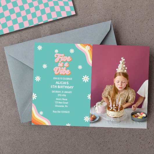 Retro Rainbow FIVE is een Vibe Groovy 5e verjaarda Kaart