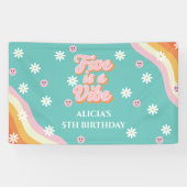 Retro Rainbow FIVE is een Vibe Groovy 5e verjaarda Spandoek (Horizontaal)