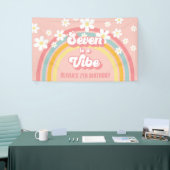 Retro Rainbow Seven is een Vibe Groovy 7e verjaard Spandoek (Beurs)