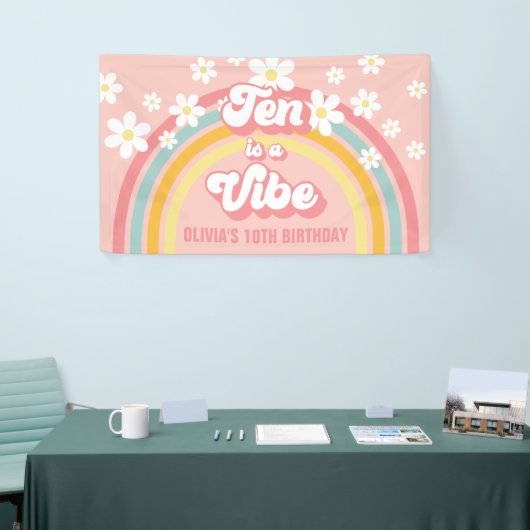 Retro Rainbow Ten is een Vibe Groovy 10e verjaarda Spandoek (Beurs)