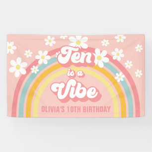 Retro Rainbow Ten is een Vibe Groovy 10e verjaarda Spandoek