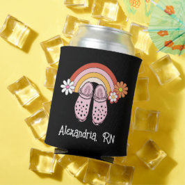 Retro Regenboog en Rubberklompen Monogram Verpleeg Blikjeskoeler