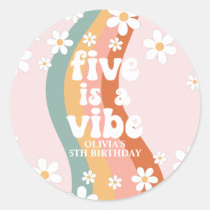 Retro Regenboog Vijf is een Vibe Daisy 5e Verjaard Ronde Sticker