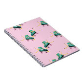 Retro roller schaatsen: roze. notitieboek (Rechterzijde)