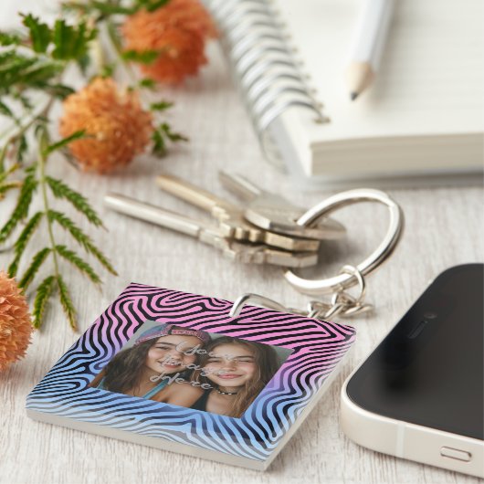 Retro Roze Blauw Gradient Zebra Stripe Foto Lijst Sleutelhanger (Voorkant Rechts)