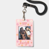 Retro Roze Daisy Bachelorette Party VIP-pas Badge (Back with Lanyard)