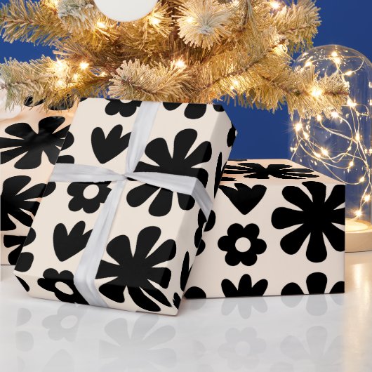 Retro Scandinavian Floral Pattern Black & Cream Cadeaupapier (Feestdagen)