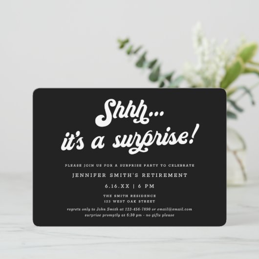 Retro Script Black Surprise Retirement Party Kaart (Staand voorkant)