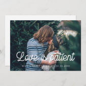 Retro script Love is patient bruiloft update Aankondiging (Voorkant / Achterkant)