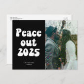 retro script Peace out 2025 Nieuwjaarsfoto Feestdagenkaart (Voorkant / Achterkant)