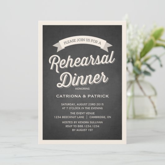 Retro Script Rustic Rehearer Dîner Invitation (Debout devant)