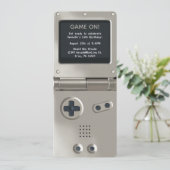 Retro Silver Handheld Gaming Birthday Invitation Kaart (Staand voorkant)