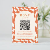 Retro Sinaasappel Checkerboard QR Code Bruiloft RSVP Kaartje (Staand voorkant)