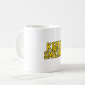Retro Smiley Face Continuer à sourire Mug (Devant gauche)