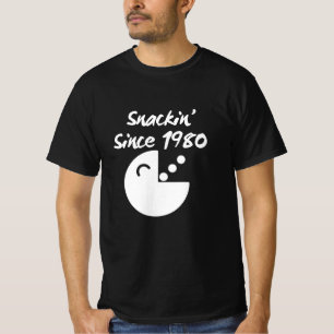 Retro Snack Attack: Snackin' Sinds 1980 Pixel Art T-shirt