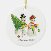 Retro Sneeuwpaar Kerstmis 2023 Keramisch Ornament (Voorkant)