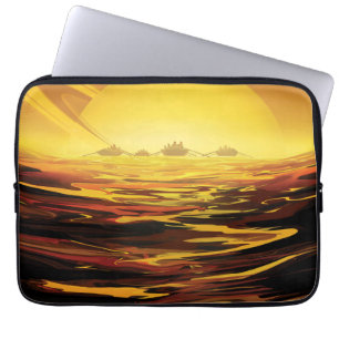 Retro Space Poster - Titan, de grootste maan van S Laptop Sleeve