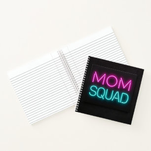 Retro-stijl ‘Mom Squad’ neon roze en blauwgroen Notitieboek