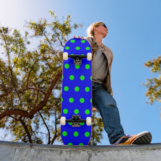 Retro Style Blue en Lime Green Polka Dot Skateboard (Buiten 1)