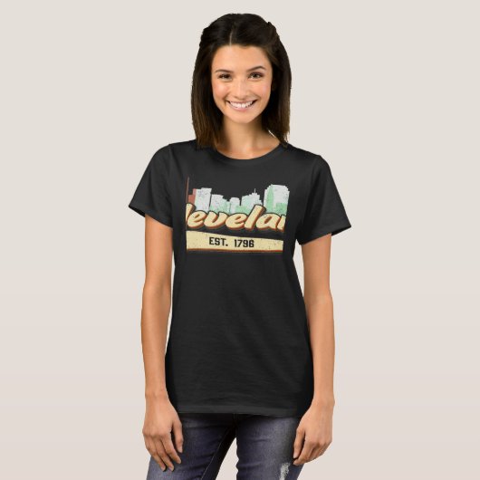 Retro Style Cleveland Ohio Lettering With Skyline  T-shirt (Voorkant volledig)