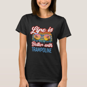 Retro Sunset Slogan Life is beter met trampoline T-shirt