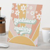 Retro Sunshine Groovy Ketting Making activity Ped Reclamebord Met Voetstuk (Insitu)