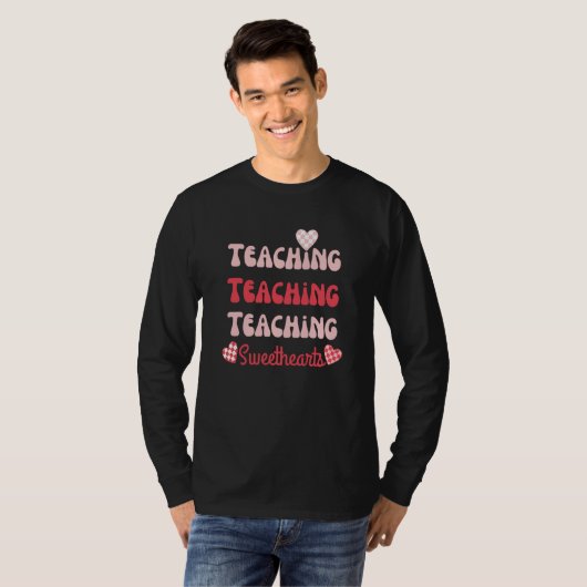 Retro Teacher Valentines Day 2023 Teaching Sweethe T-shirt (Voorkant volledig)