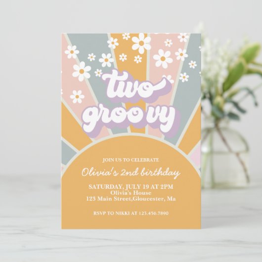 Retro Two Groovy Sunshine daisy paars Invitation Kaart (Staand voorkant)