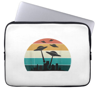 Retro UFO Attack Sunset - Cool Vliegende Sauc Laptop Sleeve