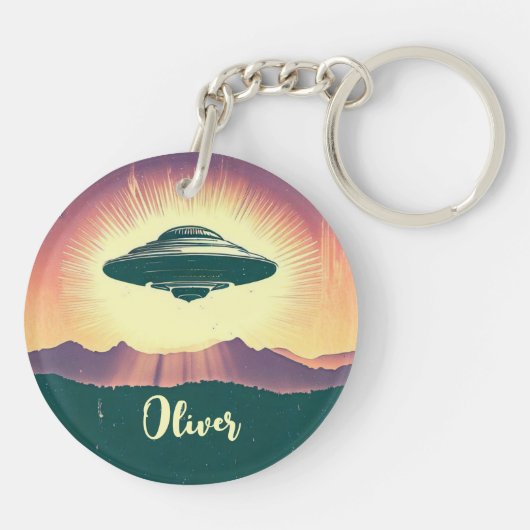 Retro UFO bij zonsondergang gepersonaliseerd Sleutelhanger (Achterkant)