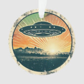 Retro  ufo in zonsondergang ornament (voorkant)