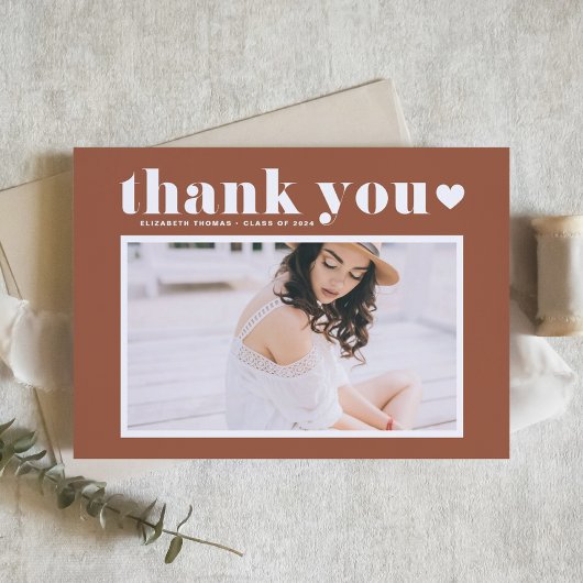 Retro Vette Typografie Terracotta Foto Afstuderen Bedankkaart