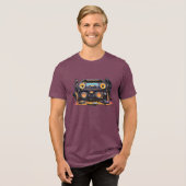 Retro Vibes: Boombox Dreams Tri-Blend Shirt (Voorkant volledig)