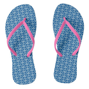 Retro-vredessignalen op diep blauw teenslippers