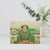 Retro Vrouw en Twee Robots Briefkaart (Staand voorkant)