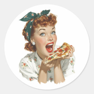 Retro vrouw geniet van pizzapunt ronde sticker