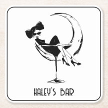 Retro vrouw in martini glas bar