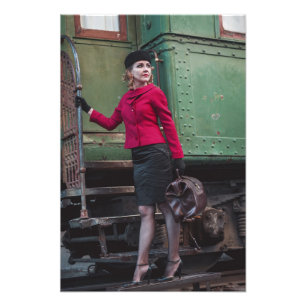 retro vrouw op treinstation foto afdruk