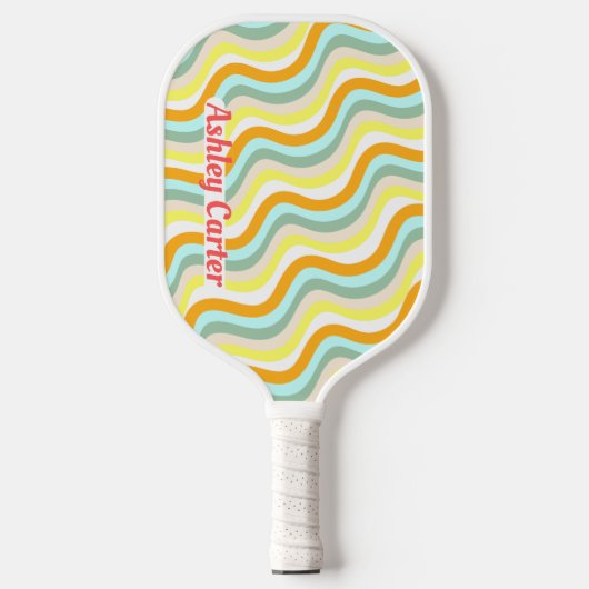 Retro Waves 80s Vertical Name in Red Pickleball Paddle (Voorkant)
