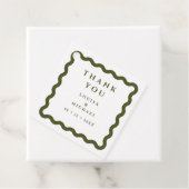 Retro Wavy Lijst Green & White Wedding Bedankjes Labels (In situ)
